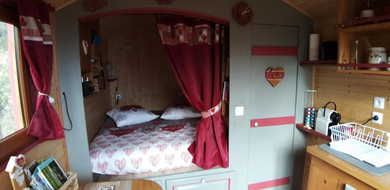 Roulotte Romantique Chauffee En Cevennes Monteils  Екстериор снимка